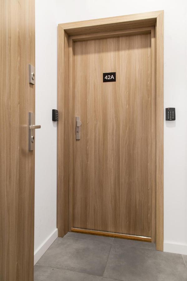 Househost Apartament: Ul. Miodowa 42/42A Krakow Luaran gambar